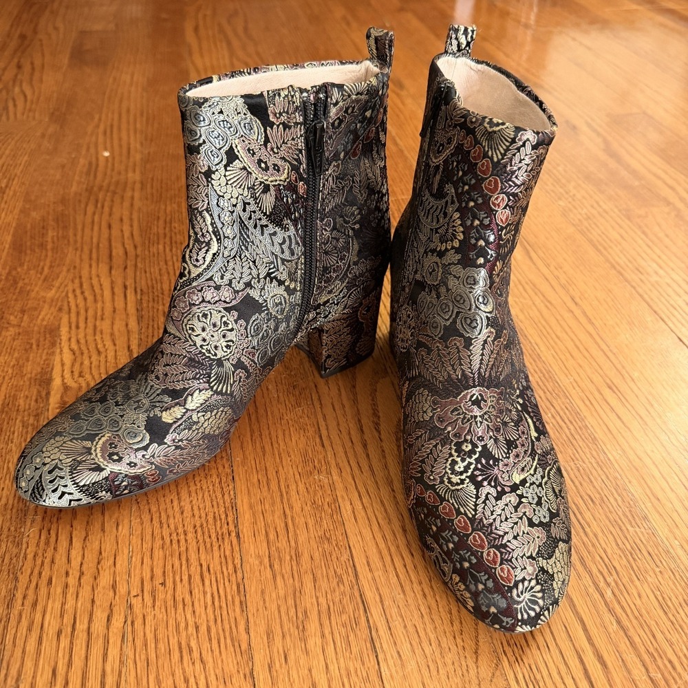 Gianni Bini Jaydennn Floral Embroidered Zip Ankle Boot Size  10M